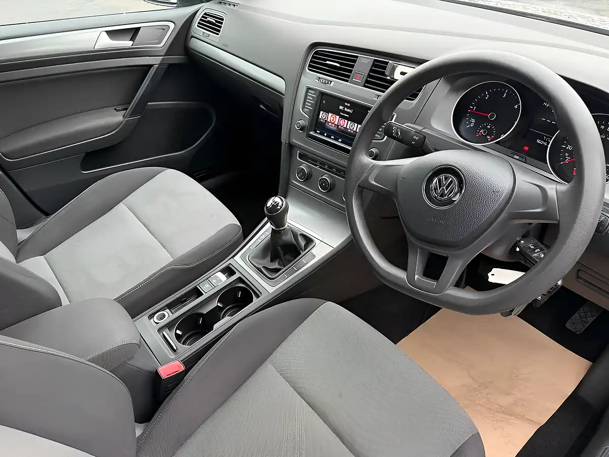 Used 2016 Volkswagen Golf Bluemotion Tech S Silver - Interior and Exterior details 12