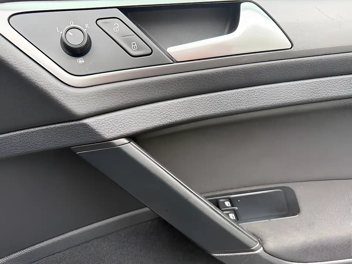 Used 2016 Volkswagen Golf Bluemotion Tech S Silver - Interior and Exterior details 16