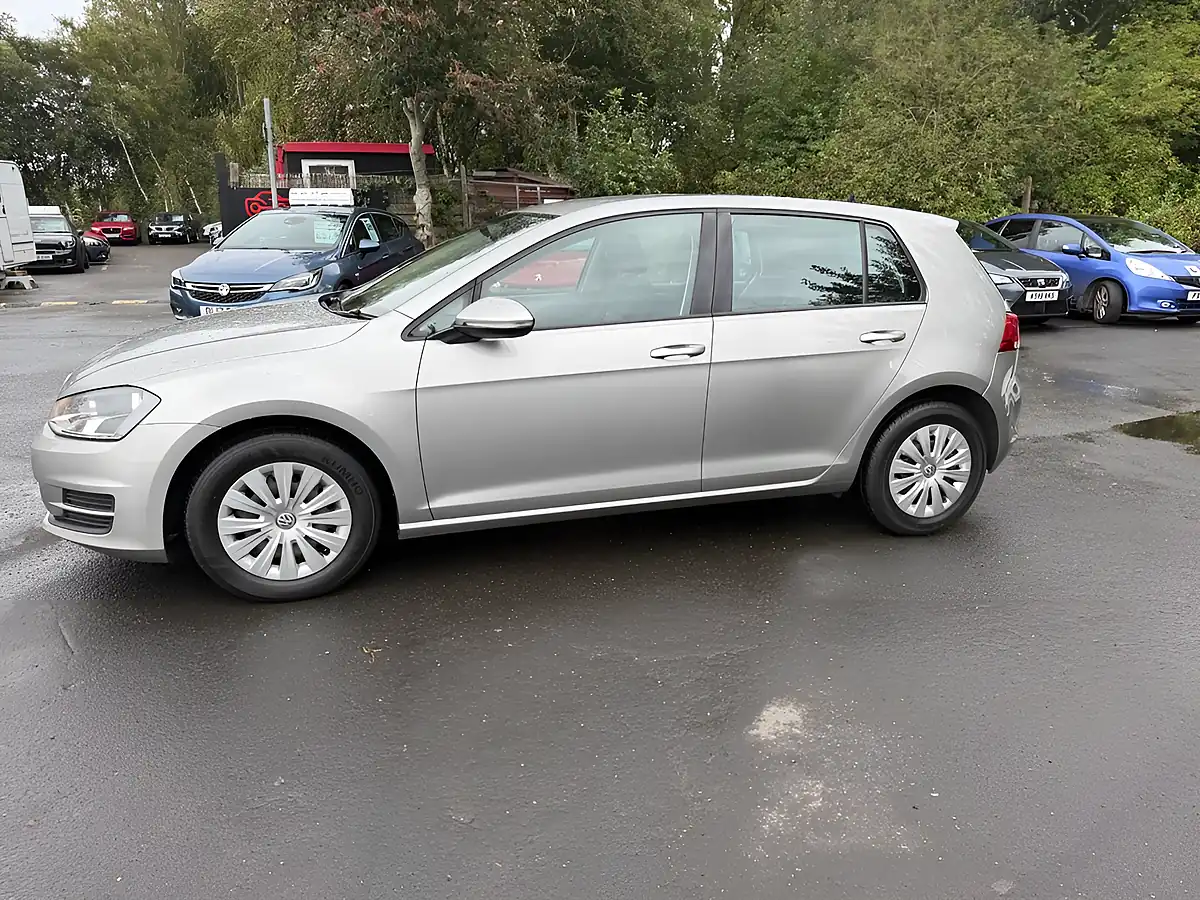 Used 2016 Volkswagen Golf Bluemotion Tech S Silver - Interior and Exterior details 3