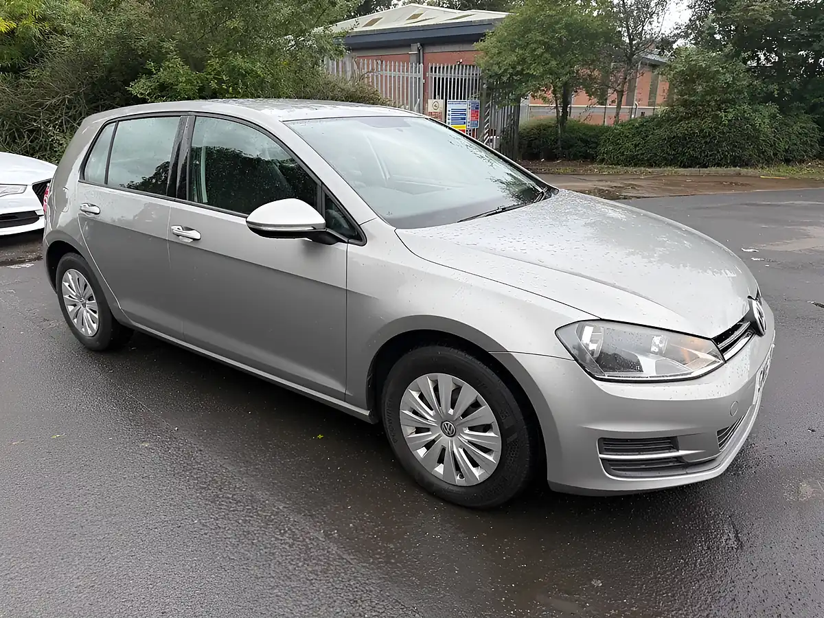 Used 2016 Volkswagen Golf Bluemotion Tech S Silver - Interior and Exterior details 8