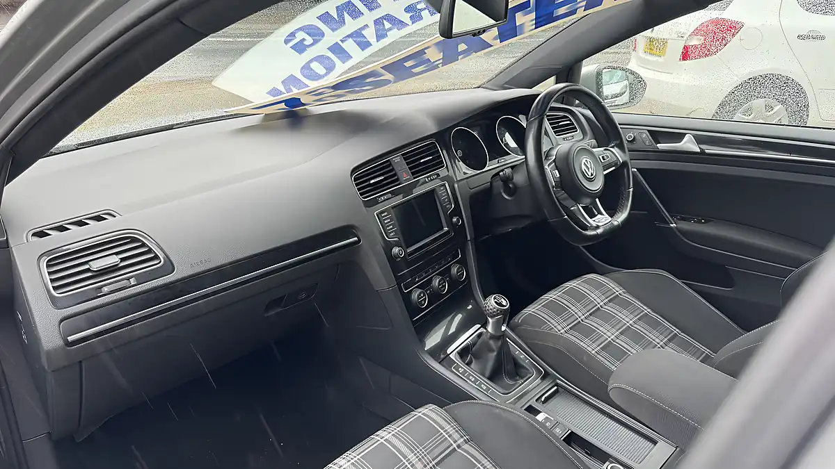 Used 2016 Volkswagen Golf Gtd Bluemotion Tech Silver - Interior and Exterior details 2