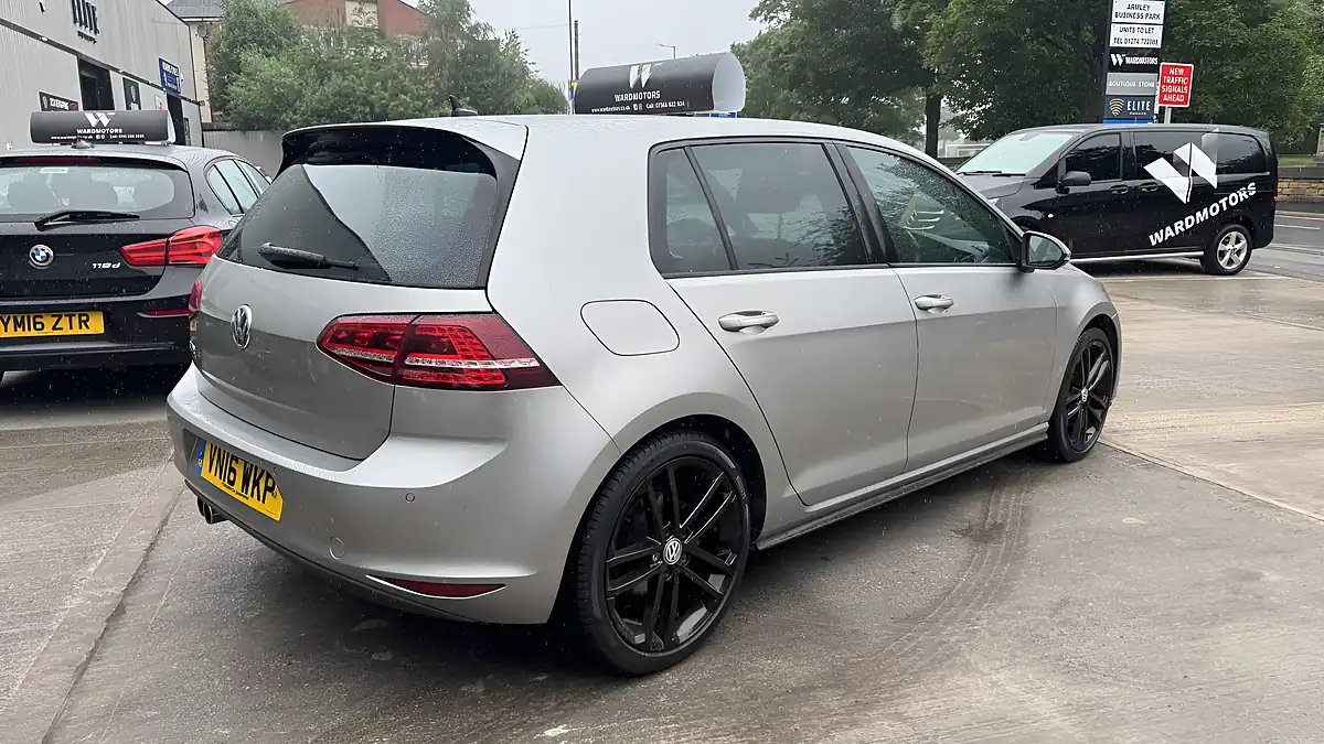Used 2016 Volkswagen Golf Gtd Bluemotion Tech Silver - Interior and Exterior details 4
