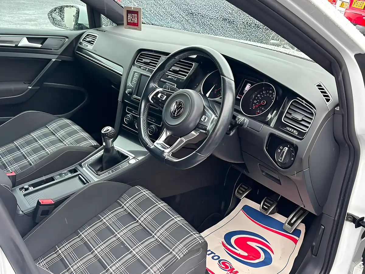 Used 2016 Volkswagen Golf Gtd Bluemotion Tech White - Interior and Exterior details 12