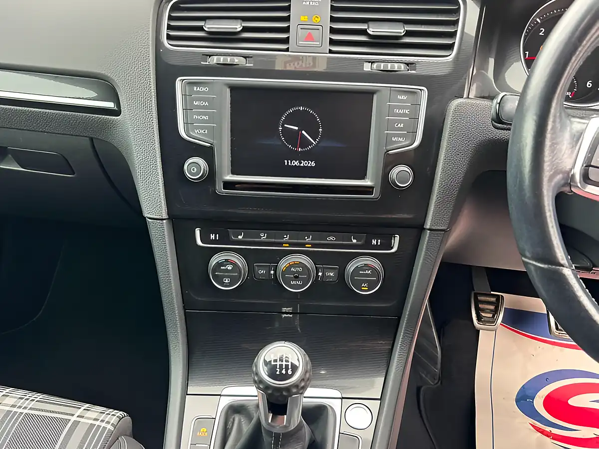 Used 2016 Volkswagen Golf Gtd Bluemotion Tech White - Interior and Exterior details 17