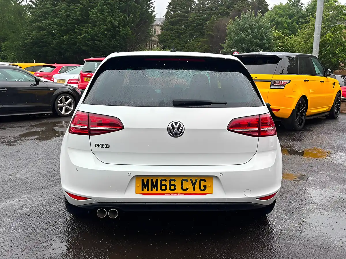 Used 2016 Volkswagen Golf Gtd Bluemotion Tech White - Interior and Exterior details 7