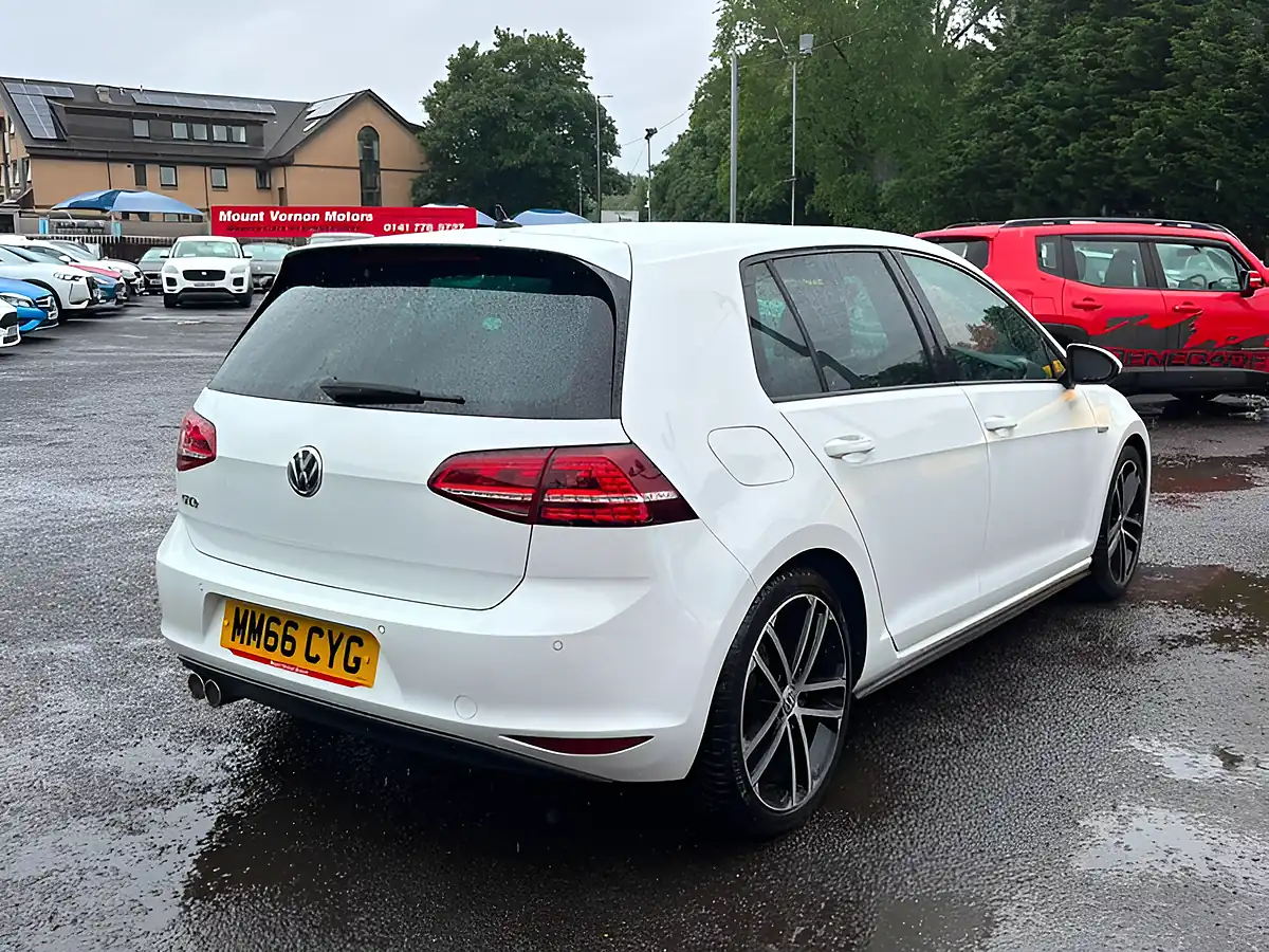 Used 2016 Volkswagen Golf Gtd Bluemotion Tech White - Interior and Exterior details 8