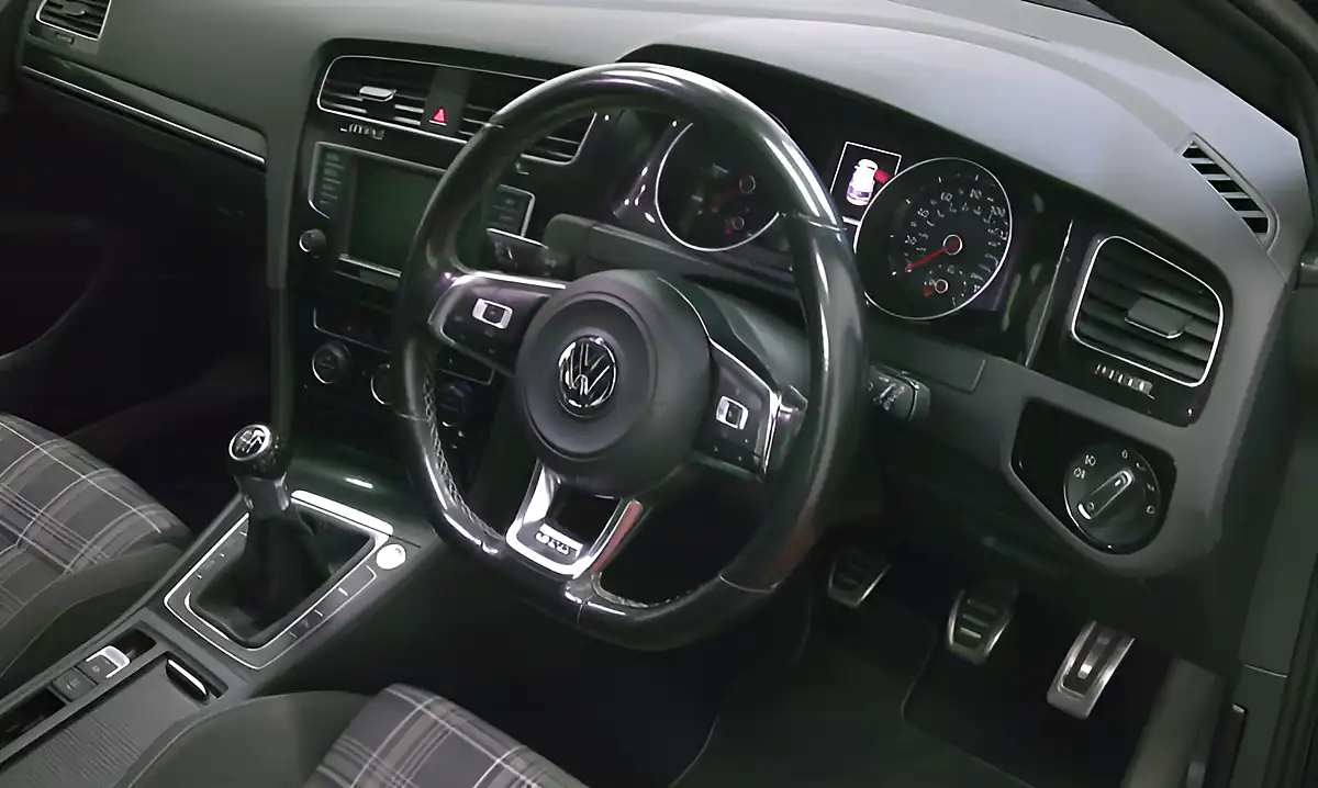 Used 2016 Volkswagen Golf Gtd Metallic Black - Interior and Exterior details 10