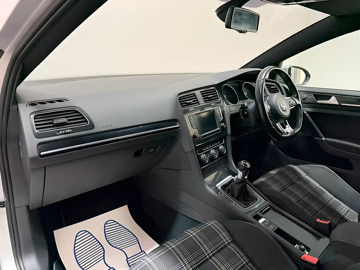 Used 2016 Volkswagen Golf Gtd Silver - Interior and Exterior details 13