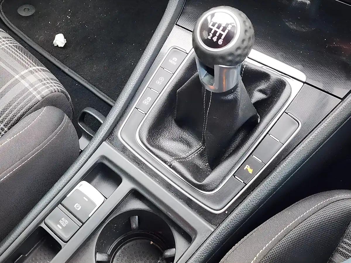 Used 2016 Volkswagen Golf Gtd White - Interior and Exterior details 14