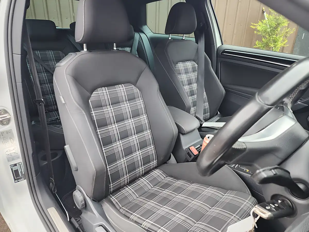 Used 2016 Volkswagen Golf Gtd White - Interior and Exterior details 6