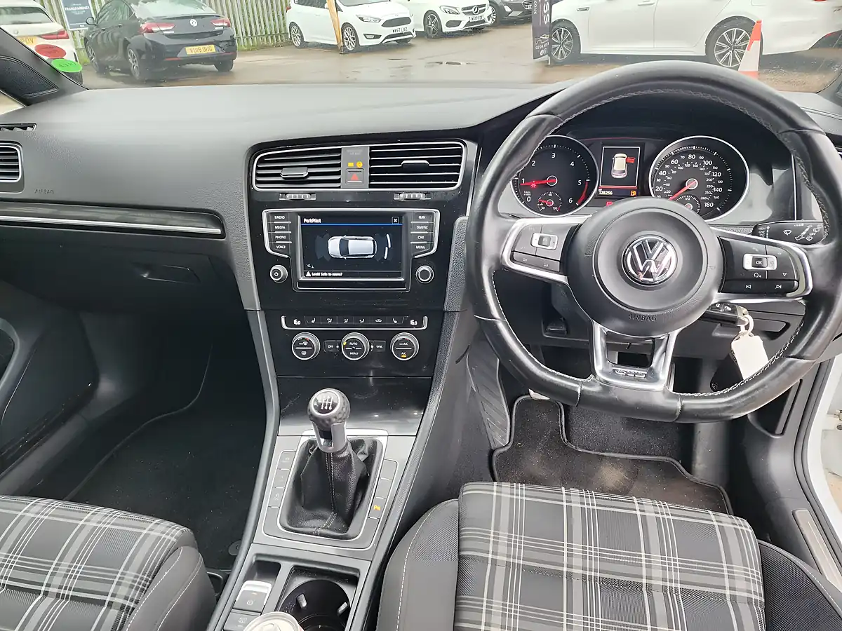 Used 2016 Volkswagen Golf Gtd White - Interior and Exterior details 7