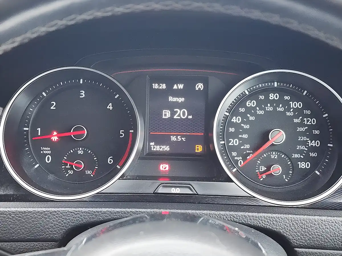 Used 2016 Volkswagen Golf Gtd White - Interior and Exterior details 8