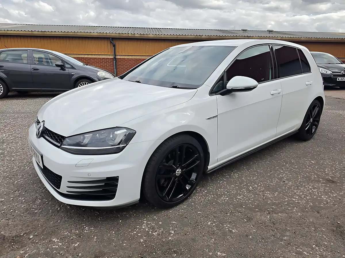 Used 2016 Volkswagen Golf Gtd White - Interior and Exterior details 3