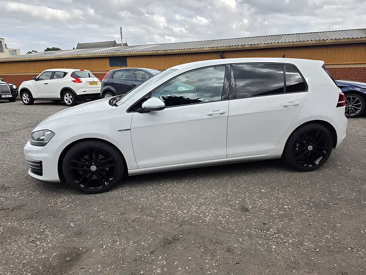 Used 2016 Volkswagen Golf Gtd White - Interior and Exterior details 5