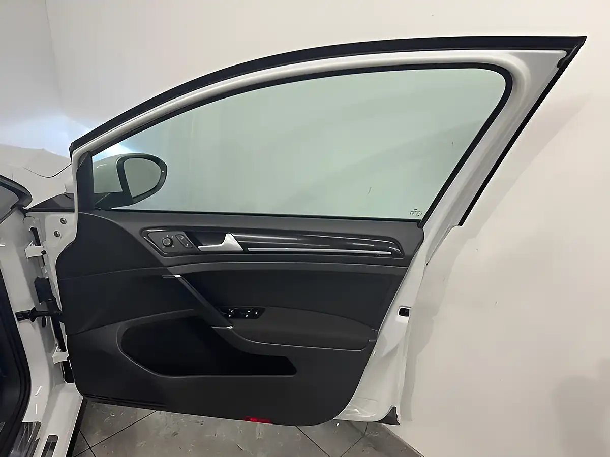 Used 2016 Volkswagen Golf Gtd White - Interior and Exterior details 11