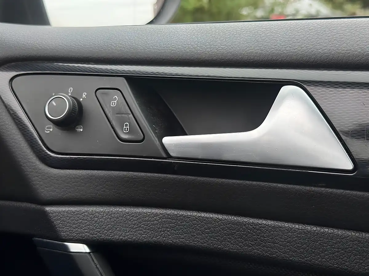Used 2016 Volkswagen Golf Gtd White - Interior and Exterior details 15