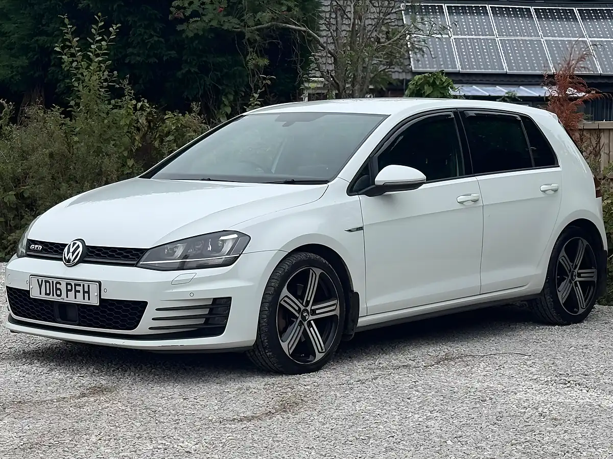 Used 2016 Volkswagen Golf Gtd White - Interior and Exterior details 6