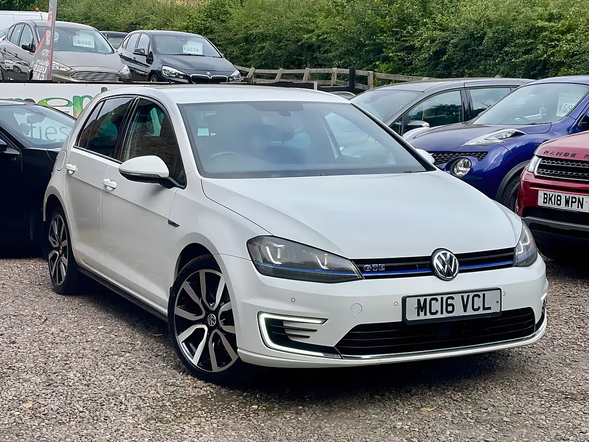 Used 2016 Volkswagen Golf Gte 5dr Dsg [nav] White - Front View