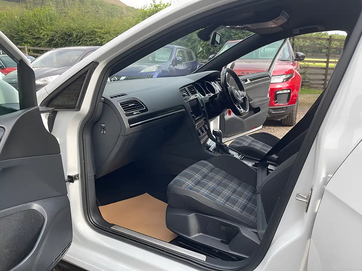Used 2016 Volkswagen Golf Gte 5dr Dsg [nav] White - Interior and Exterior details 20