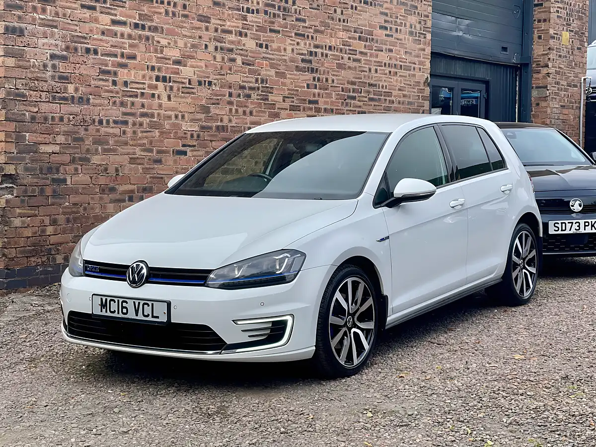 Used 2016 Volkswagen Golf Gte 5dr Dsg [nav] White - Interior and Exterior details 3