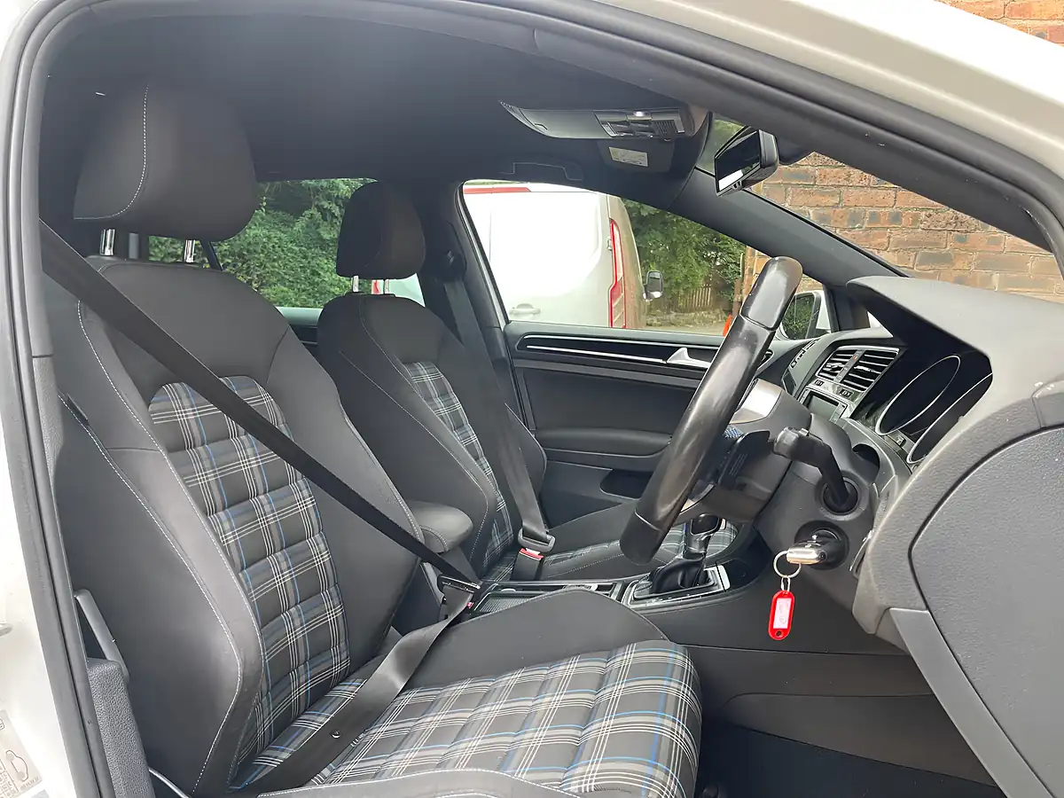 Used 2016 Volkswagen Golf Gte 5dr Dsg [nav] White - Interior and Exterior details 8