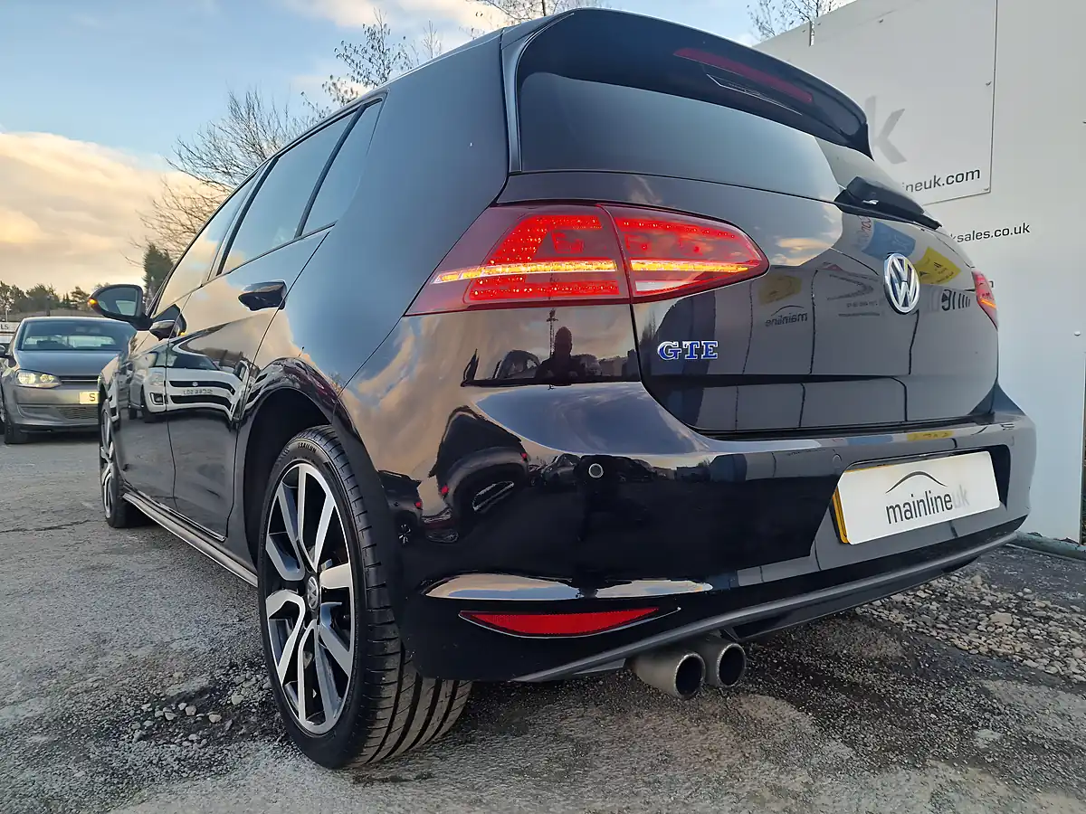 Used 2016 Volkswagen Golf Gte Black - Interior and Exterior details 10