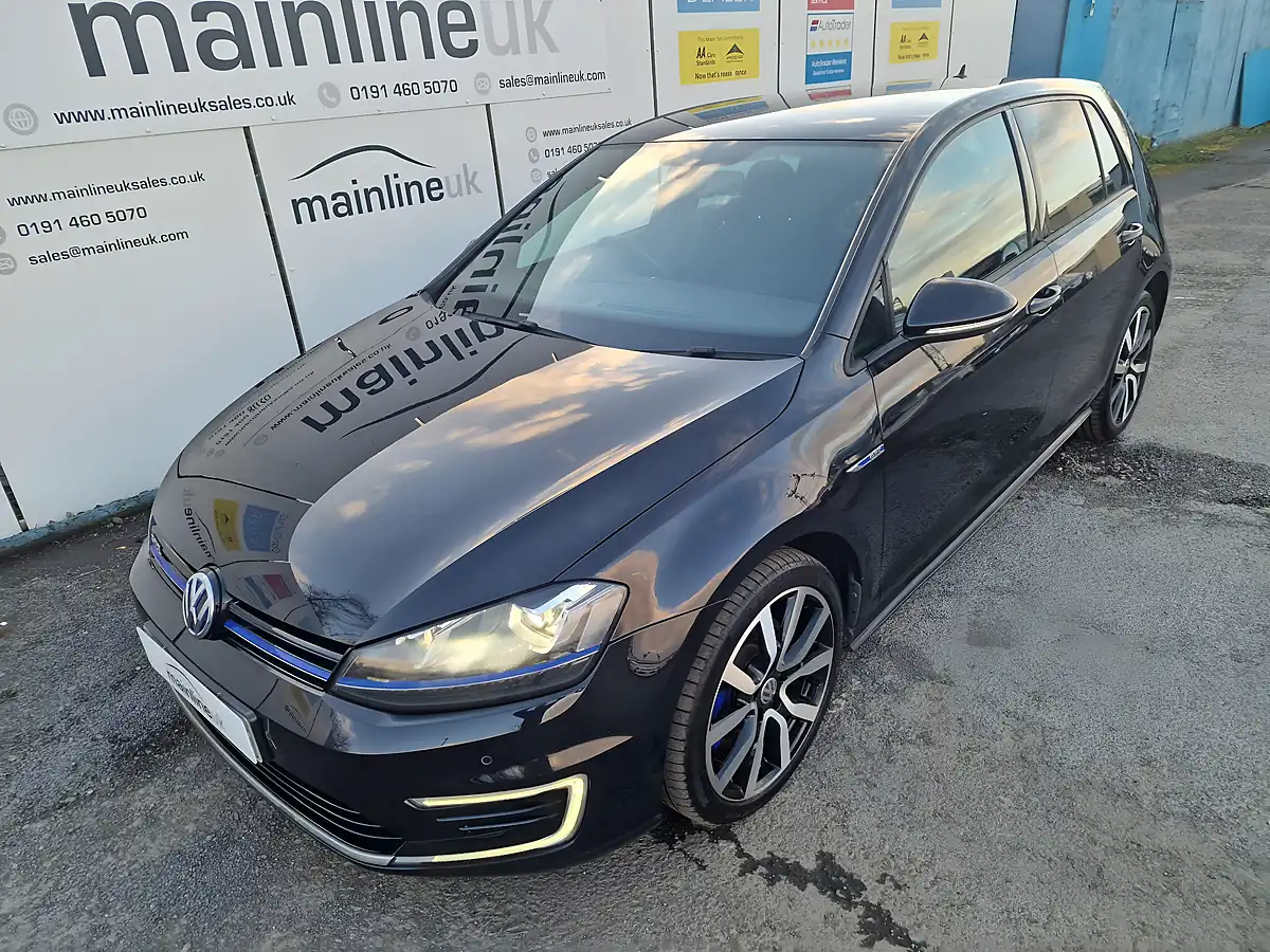 Used 2016 Volkswagen Golf Gte Black - Interior and Exterior details 4