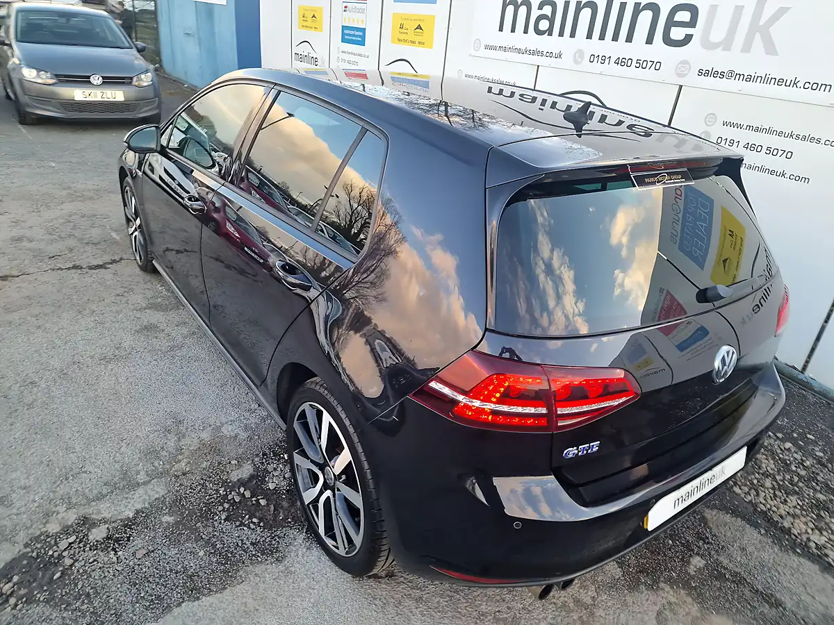 Used 2016 Volkswagen Golf Gte Black - Interior and Exterior details 5