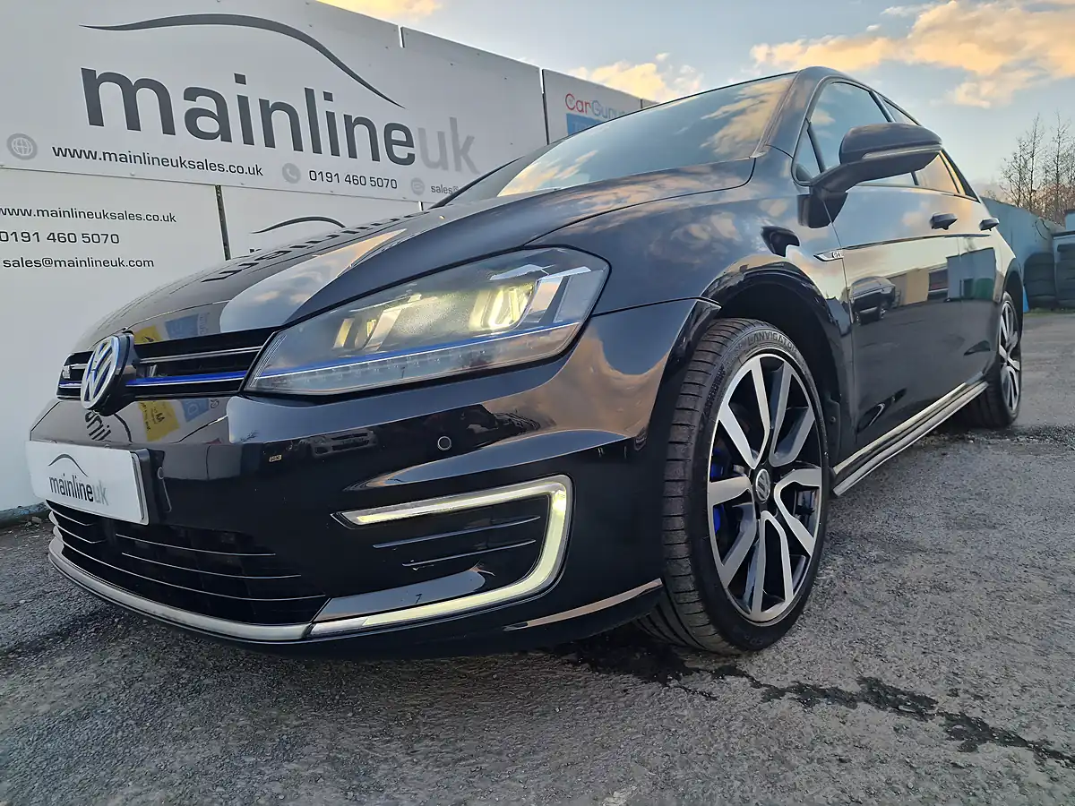 Used 2016 Volkswagen Golf Gte Black - Interior and Exterior details 9