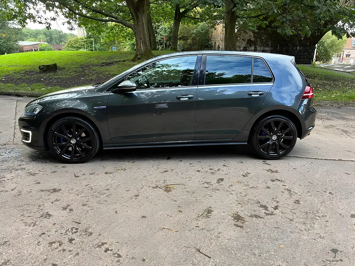 Used 2016 Volkswagen Golf Gte Nav Grey - Interior and Exterior details 9