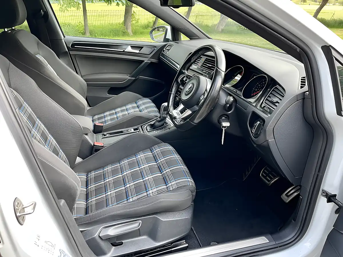 Used 2016 Volkswagen Golf Gte Nav White - Interior and Exterior details 12