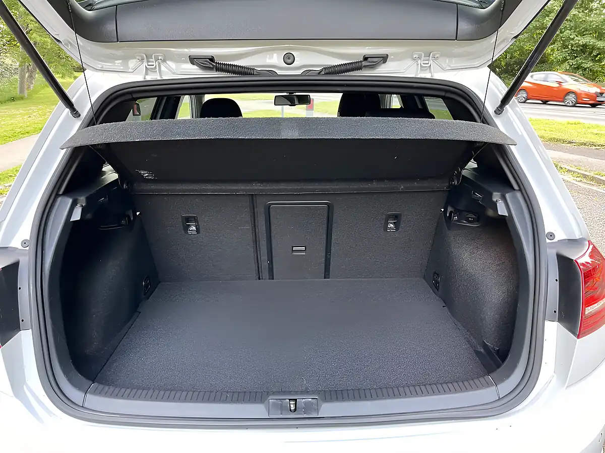 Used 2016 Volkswagen Golf Gte Nav White - Interior and Exterior details 9