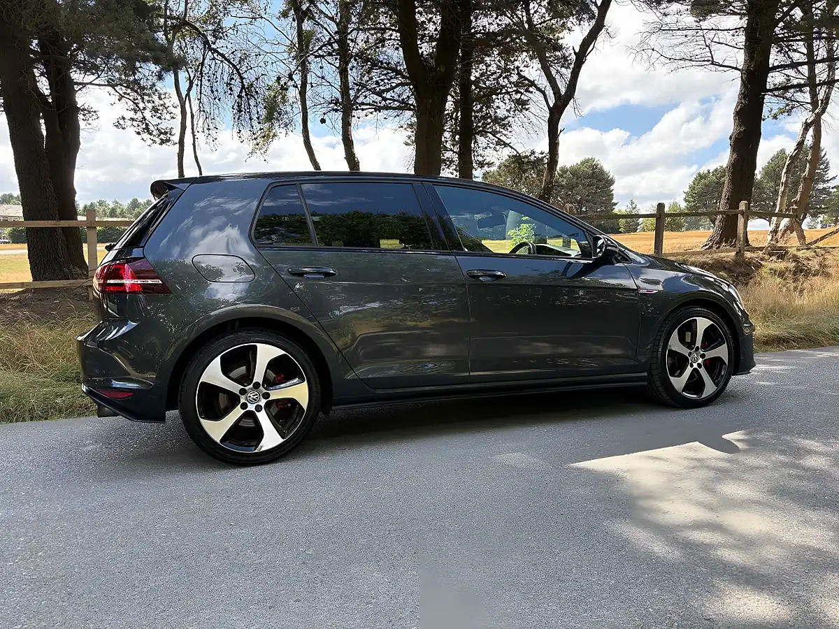 Used 2016 Volkswagen Golf GTI Bluemotion Tech Grey - Interior and Exterior details 5