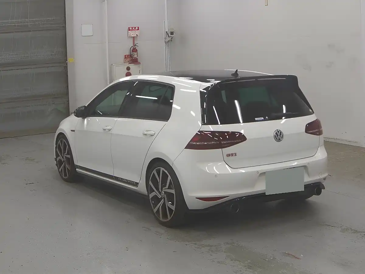 Used 2016 Volkswagen Golf GTI Clubsport 40 White - Interior and Exterior details 3