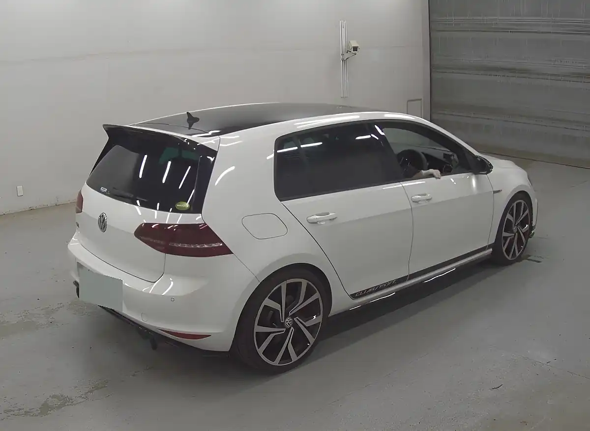 Used 2016 Volkswagen Golf GTI Clubsport 40 White - Interior and Exterior details 4