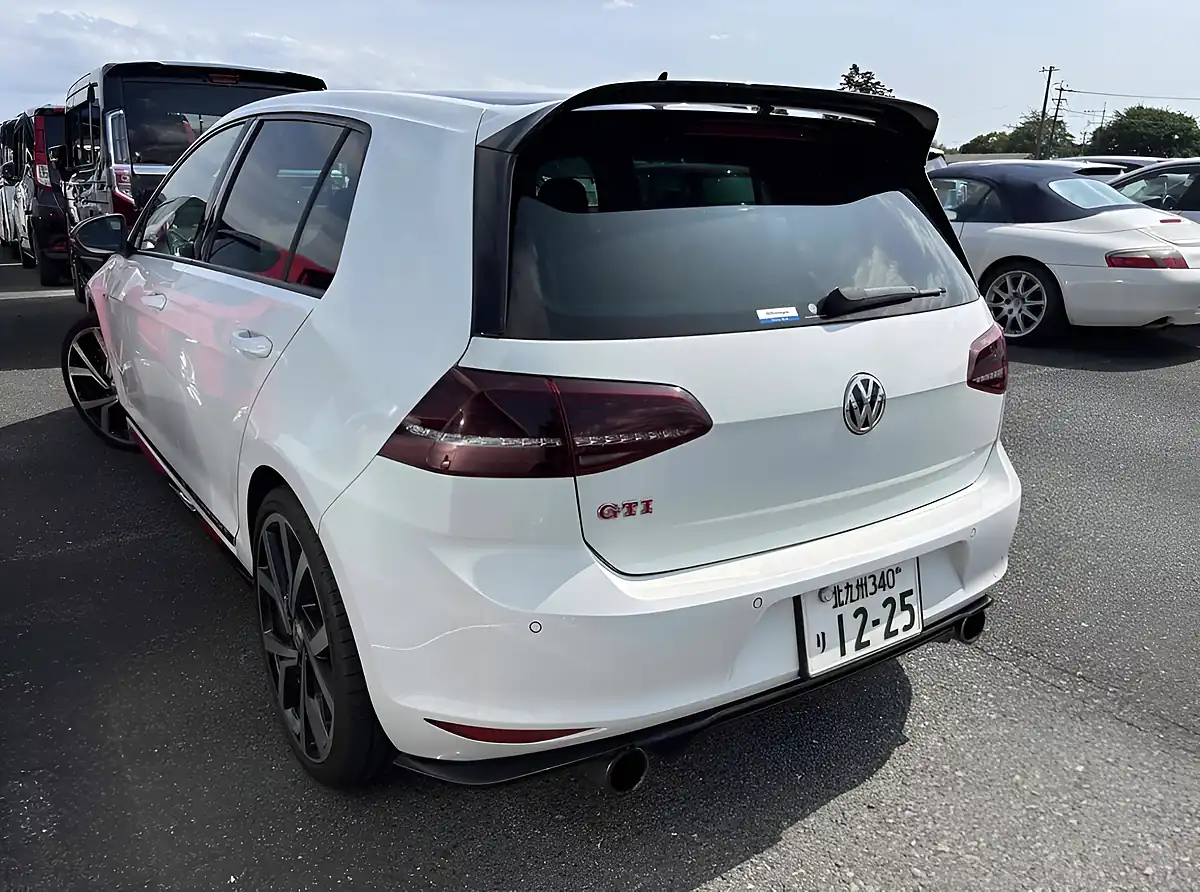 Used 2016 Volkswagen Golf GTI Clubsport 40 White - Interior and Exterior details 5