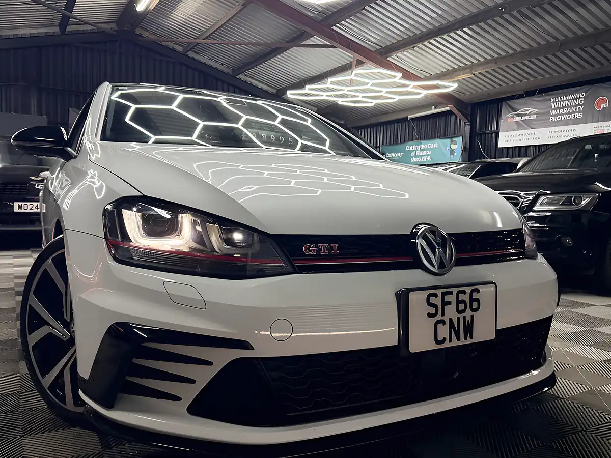 Used 2016 Volkswagen Golf GTI Clubsport White - Front View