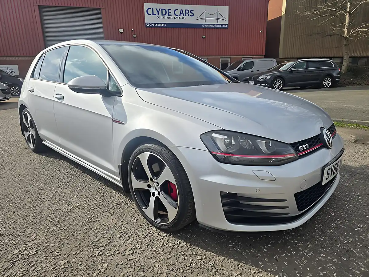 Used 2016 Volkswagen Golf GTI Silver - Front View