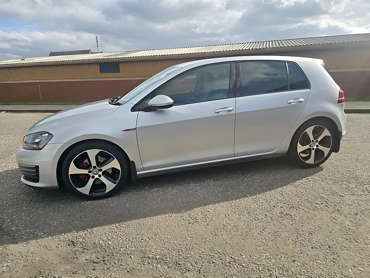 Used 2016 Volkswagen Golf GTI Silver - Interior and Exterior details 5