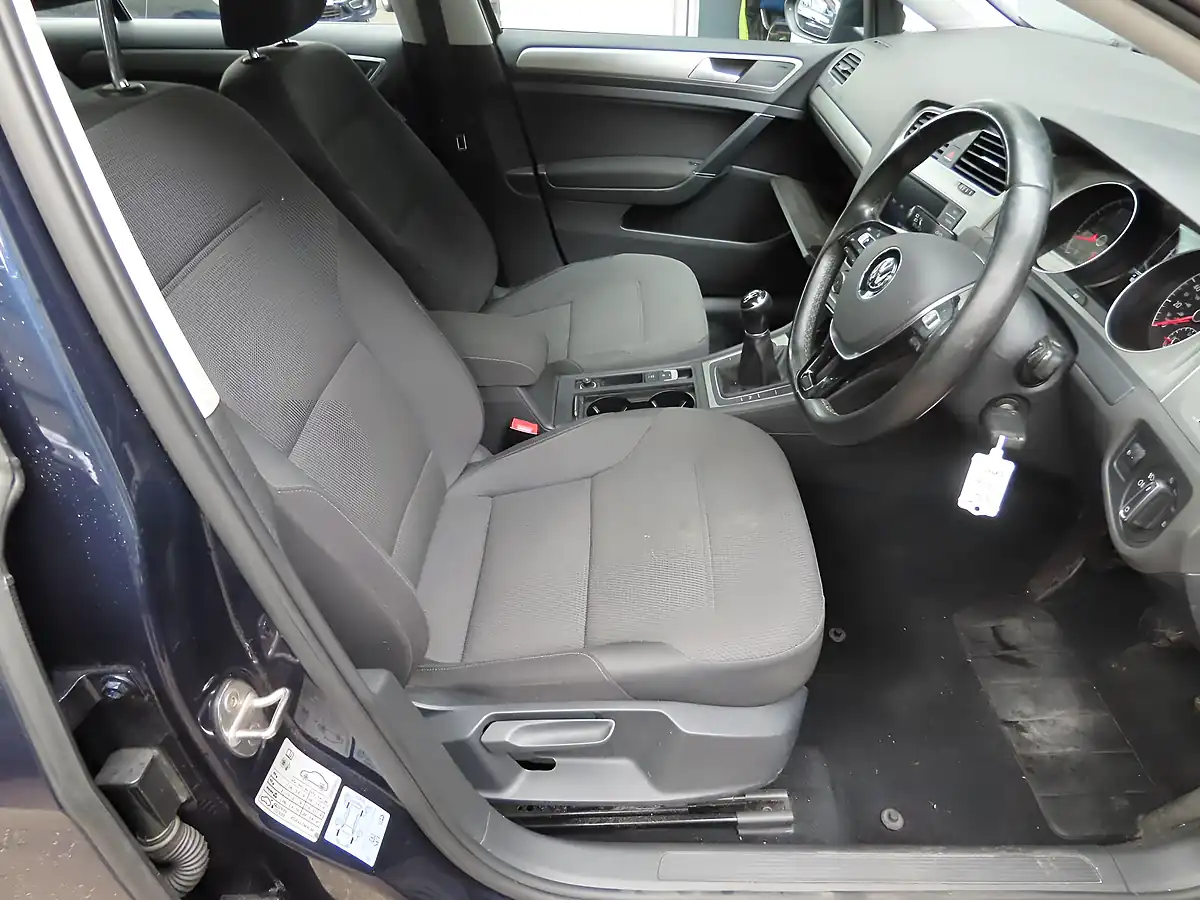 Used 2016 Volkswagen Golf Match Edition Blue - Interior and Exterior details 7