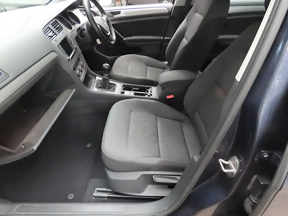 Used 2016 Volkswagen Golf Match Edition Blue - Interior and Exterior details 8