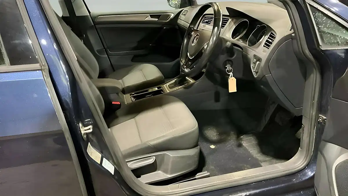 Used 2016 Volkswagen Golf Match Edition Blue - Interior and Exterior details 5