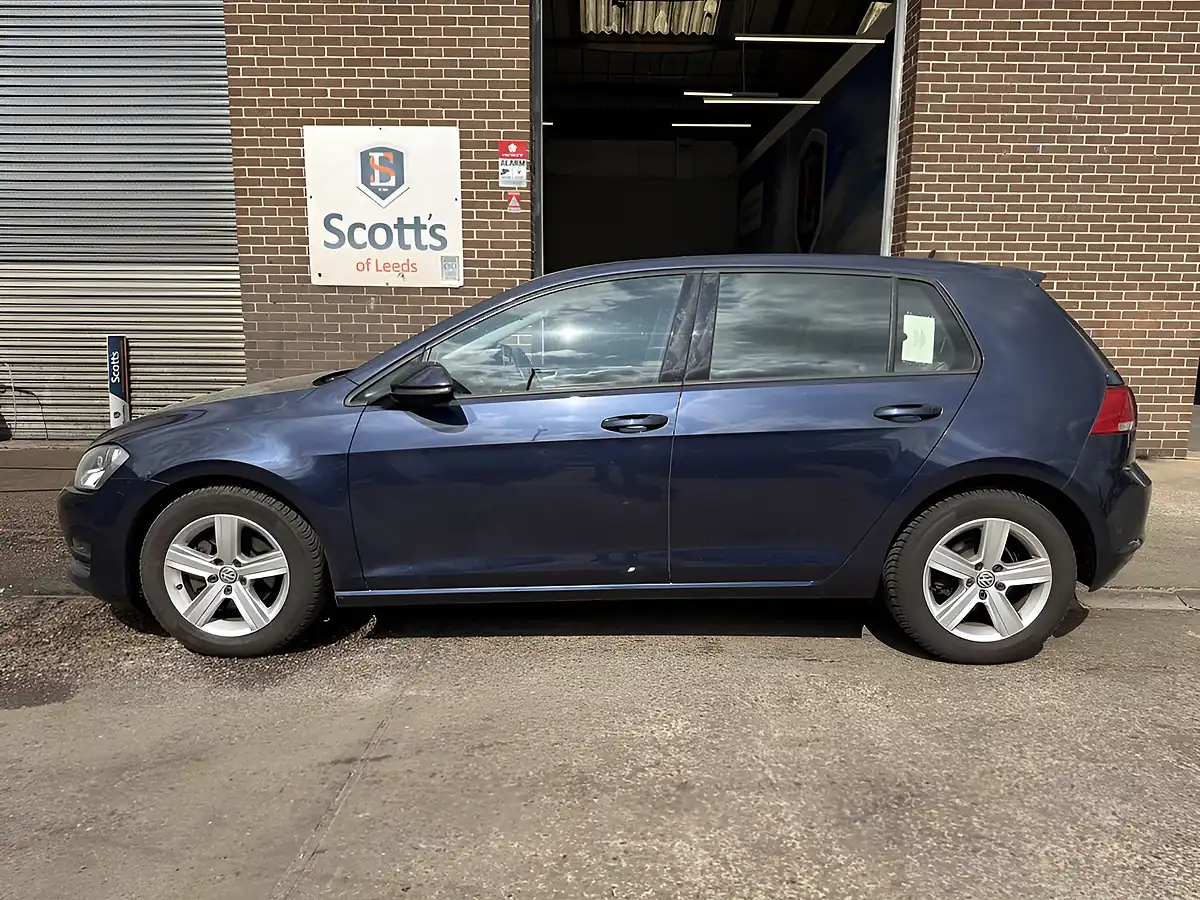Used 2016 Volkswagen Golf Match Edition Blue - Interior and Exterior details 5
