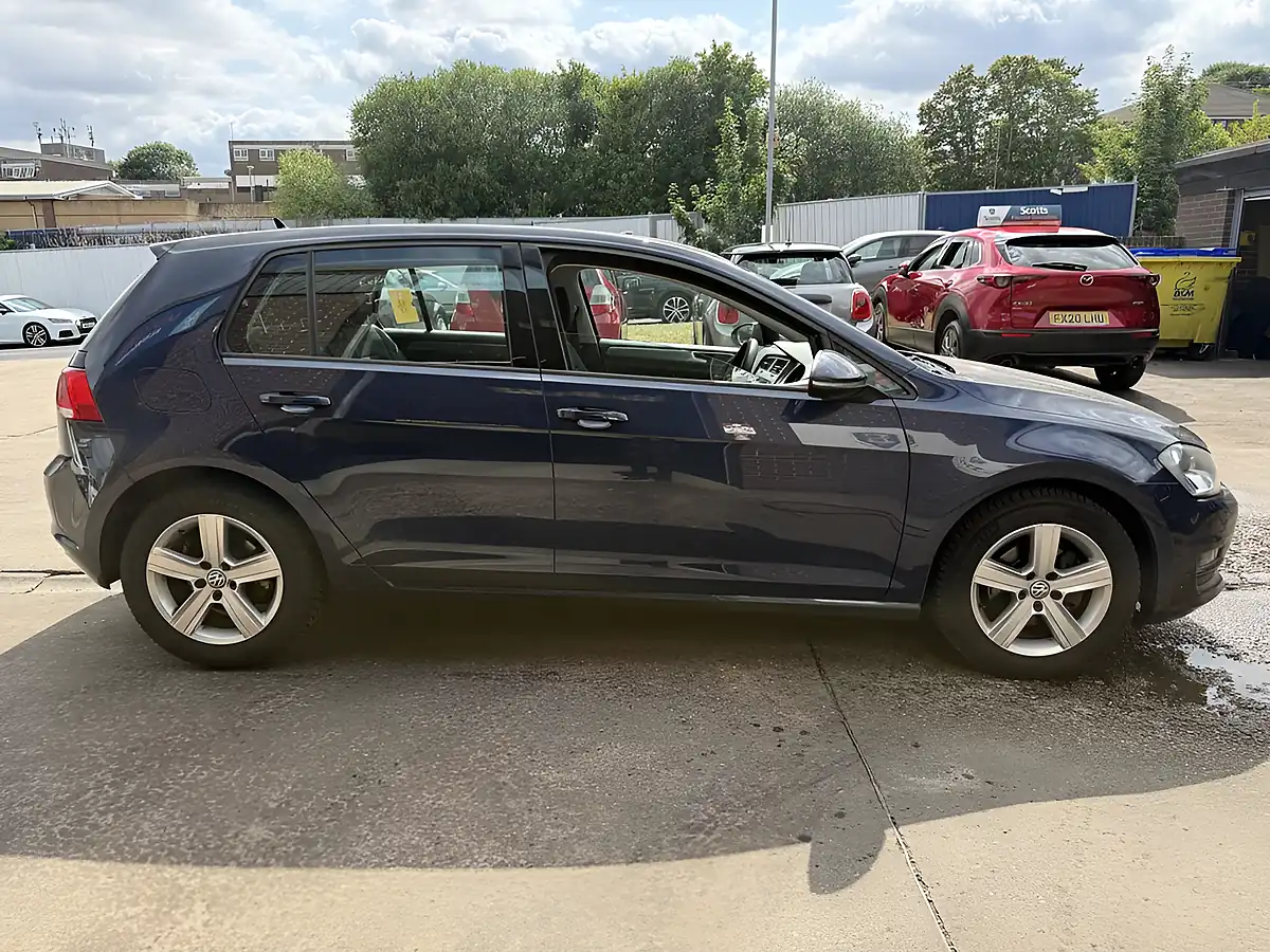 Used 2016 Volkswagen Golf Match Edition Blue - Interior and Exterior details 8