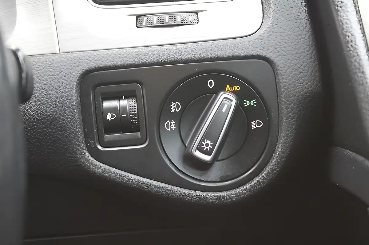 Used 2016 Volkswagen Golf Match Edition Grey - Interior and Exterior details 8