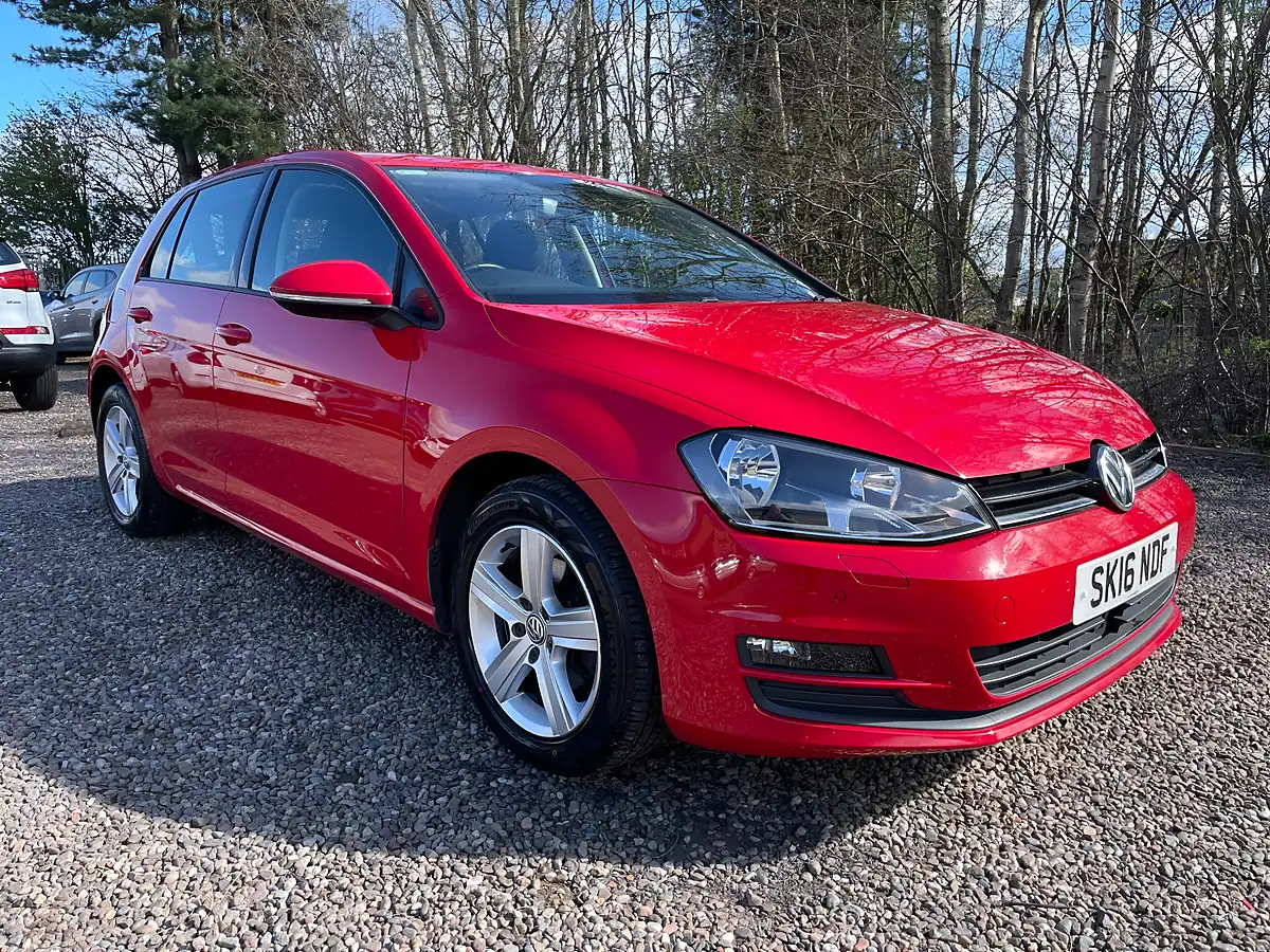 Used 2016 Volkswagen Golf Match Edition Red - Front View