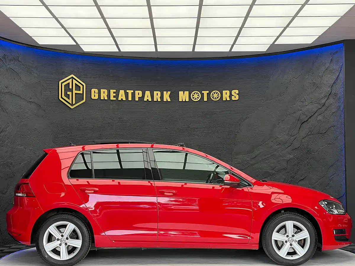 Used 2016 Volkswagen Golf Match Edition Red - Interior and Exterior details 4