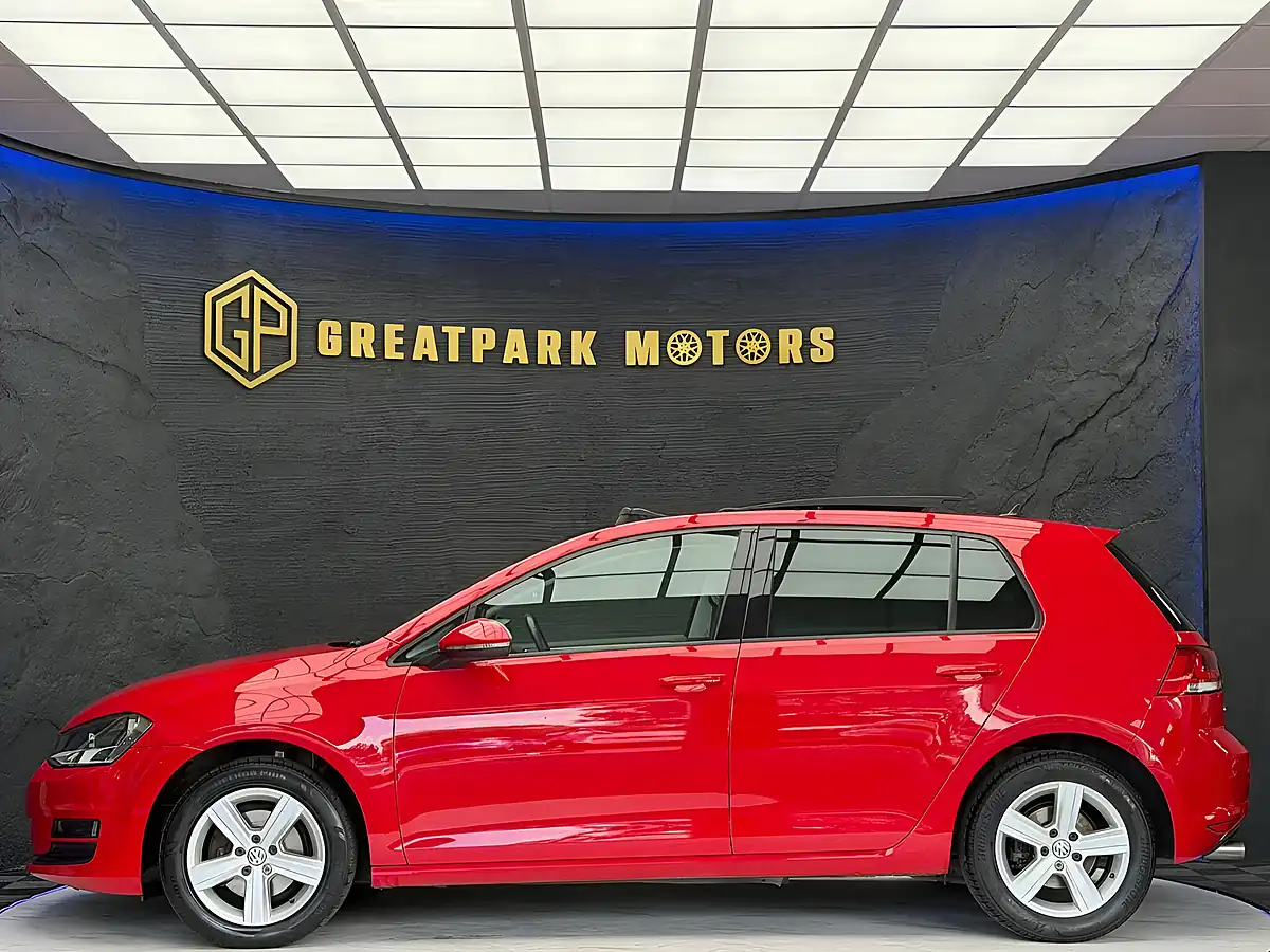 Used 2016 Volkswagen Golf Match Edition Red - Interior and Exterior details 8