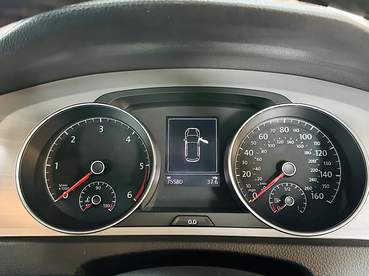 Used 2016 Volkswagen Golf Match Edition Silver - Interior and Exterior details 17
