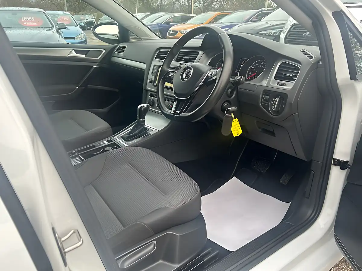 Used 2016 Volkswagen Golf Match Edition White - Interior and Exterior details 4